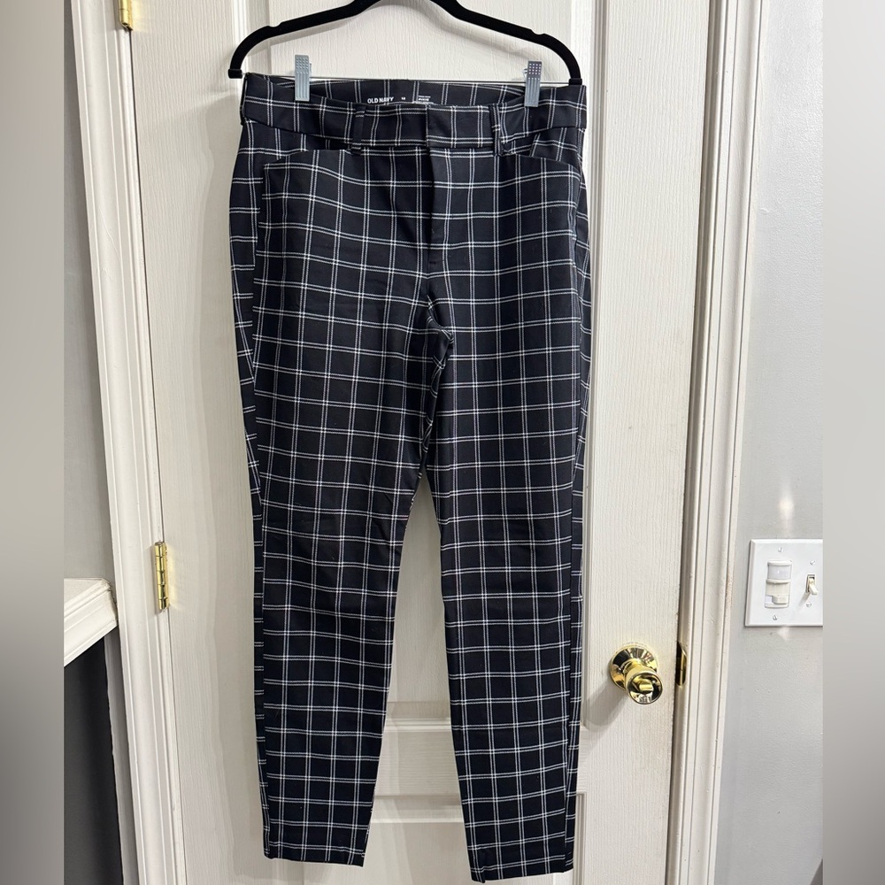 Old Navy High Rise Pixie Pants